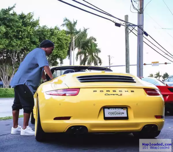 Photo: Ronaldinho Shows Off His Porsche Car 
